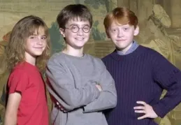 【哈利·波特】中赫敏是否比同龄人大了一岁或更多?