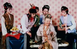 同样是礼仪,钟离的礼仪和劳伦斯家族的礼仪有什么区别?