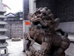 石獅子嘴裏的球是怎麽放進去的?