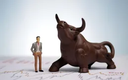 牛市盛宴啟幕，基金經理卻悄然轉身：背後的資本遊戲與市場洞察