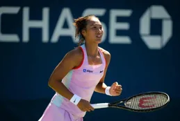 劉亦菲現身NBA賽場，美得令人心驚，給現場的觀眾都給看呆了