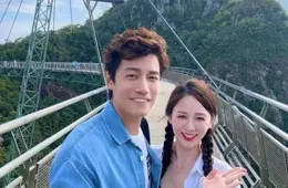 45歲陳喬恩大婚，超仙婚紗照流出，坐在男方腿上拍照毫不避諱