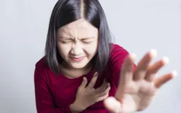 經常胸痛是得了冠心病？醫生：或還與這3種疾病有關，不容小覷！