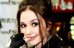 烏克蘭體操冠軍，二婚嫁中國小夥，7年生倆娃，37歲仍似少女