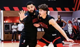 4中0僅4分，火箭隊頂薪後衛邊緣化，探花秀4+3分越級上位 水貨跡象