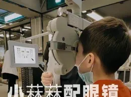 小菻菻近視，汪小菲馬筱梅帶他配眼鏡，網友：大S天天都在忙啥啊