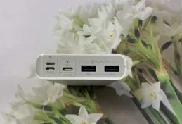 為什麽充電寶沒有往小型化發展(卷)，能量密度遠低於當今的手機電池?