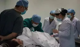 2014年，南京工人伸手撿一「鑰匙鏈」，不到3年花去3百萬醫藥費