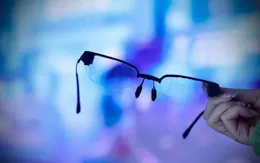 理想中的AR眼鏡鏡片長什麽樣？極輕、極薄，還單片全彩