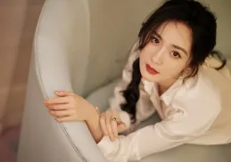 楊紫直播狀態封神：又美又瘦，每一幀都是絕美畫卷！