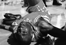 穆湯波生涯最後一戰：2009年季後賽對拓荒者，登場1分40後傷退