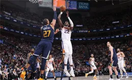 笑話十條：本來，我倆挺好的。前天，我倆去賓館了