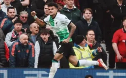 一場2-1，讓英超榜首易主，利物浦6場5勝，把曼城擠下去