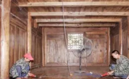 老農金絲楠木屋上億，「無償捐給國家」是謠言，後低價賣給富商