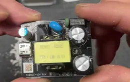 為什麽充電寶沒有往小型化發展(卷)，能量密度遠低於當今的手機電池?