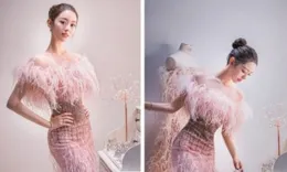 在酒店門口拍到何潔，瘦了穿緊身衣，勒出幾成贅肉肚子還凸起！