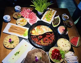 沈陽最正宗的「重慶市井老火鍋」，白菜價吃一大桌，辣的過癮！