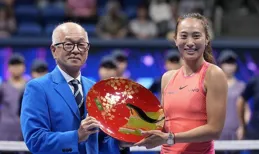 鄭欽文高情商奪冠演講！關切對手傷勢，特意用中文致謝球迷獲喝彩