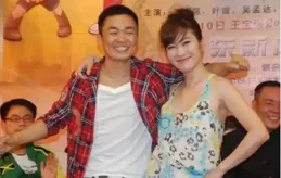 王思聰深夜聚眾打牌！被曝姿態高冷，流水超千萬，1把1個酒吧成本