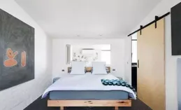 生活壓力大？簡單格調穿搭：打底褲 + 連帽衛衣來襲