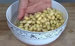 非常好吃的黃豆小鹹菜，清淡爽口，簡單一煮一拌，早餐配菜少不了