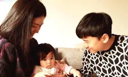 張傑與謝娜帶著女兒遊玩，一家人幸福時光，網友表示羨慕不已