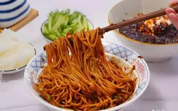 炸醬面做法：如何用簡單食材打造餐桌上的美味傳奇？