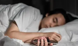 睡前多吃點碳水就能快速入睡？想睡得好這樣吃→