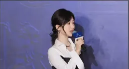 楊紫南京活動驚艷亮相，顏值出眾，大方得體，網友：是心動的感覺