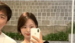 恭喜！桌球世界冠軍官宣戀情，甜蜜姐弟戀，女友顏值高家境富裕