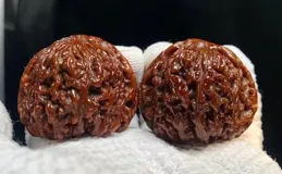 這三種文玩，變色超慢，想盤出紅潤包漿，沒有三年五年是不可能的！