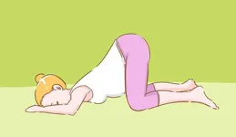 女子孕晚期呼吸困難喘不上氣，伸手想拿氧氣瓶卻不慎掉落，狗狗看到後立馬起身跑上前將氧氣瓶叼給主人