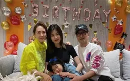 她是國際影後，不顧流言嫁三婚歌手，5年生2子遭拋棄，如今後悔嗎