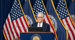 美國扛不住了，四年來首次降息！這對中國意味著什麽？