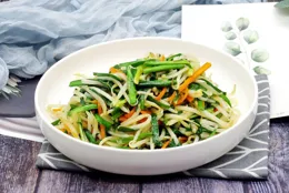 豆芽和什麽一起炒好吃，豆芽加一寶，潤腸通便，降低血脂~