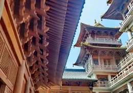 在上海最熱鬧的街，有一座中國最繁華的寺院，光地皮價就值28億！