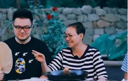 巴圖：父母離婚後，跟母親宋丹丹相依為命，如今苦盡甘來