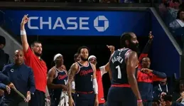 出走火箭五六年，哈登一路顛沛流離，他的持球擋拆的價值被低估