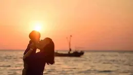 再難也要把孩子帶在身邊