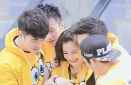 【跑男】開播十周年，鄭愷王祖藍家庭幸福，迪麗熱巴李晨事業巔峰