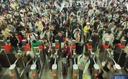 各地迎來國慶假期出行高峰