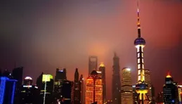 夜上海，夜上海，你是個不夜城。網友們紛紛表示：誰還睡得著啊？