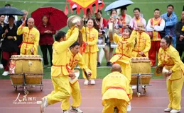 貴州岑鞏：戰鼓「擂台比武」鼓聲震天