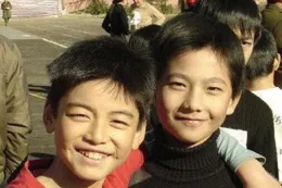 金晨傣族舞驚艷巴黎，有的一直紅，有的怎麽炒作都紅不了