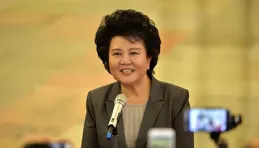 央視「國臉」邢質斌，晚年卻被疑晚節不保，如今的她怎麽樣了