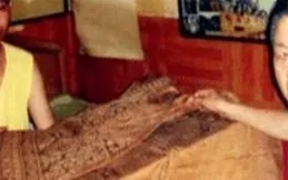 2005年，一男子借9萬元買下破袈裟，3年後竟轉手拍出1.3億