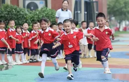 幼稚園入學人數斷崖式下跌：從4628萬到23年的驚人落差！這代表..