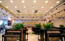 張曉文：執著守護鋼琴夢 溫暖海濱樂器城