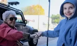 九旬老人癌癥確診，醫生建議手術，她拒絕治療，說了一段話