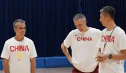 一箭雙雕！世界杯冠軍教練加入中國男籃郭士強隨時可被替代